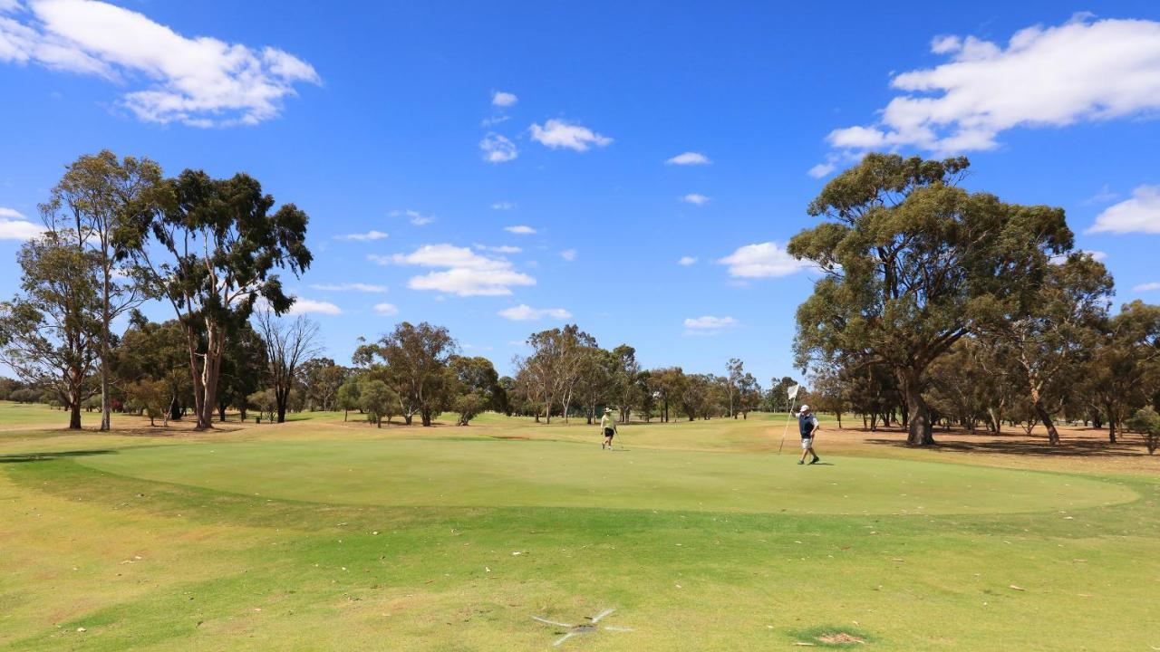 Moama Central Motel Эчука Экстерьер фото